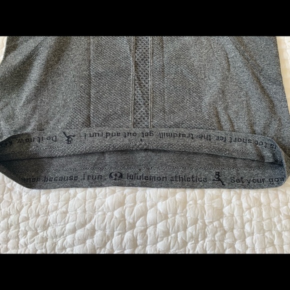 Lululemon Swiftly Tech Short Sleeve V-neck, Size 4 - Picture 3 of 5